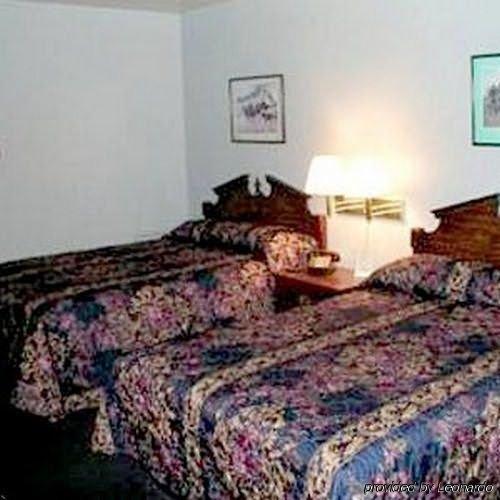 Budget Host Three Crowns Gettysburg Phòng bức ảnh