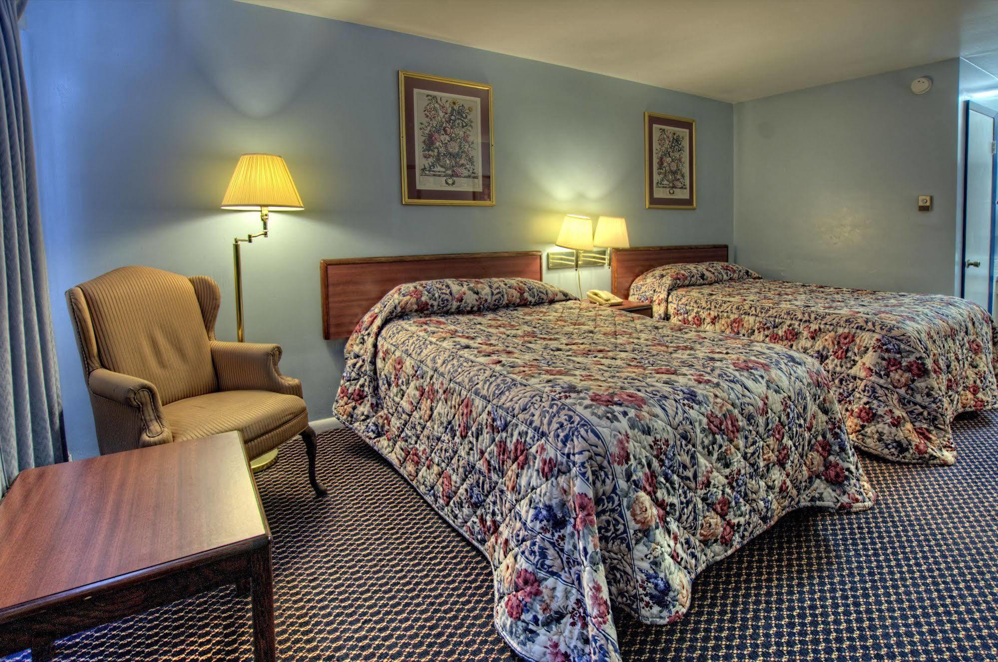 Budget Host Three Crowns Gettysburg Ngoại thất bức ảnh